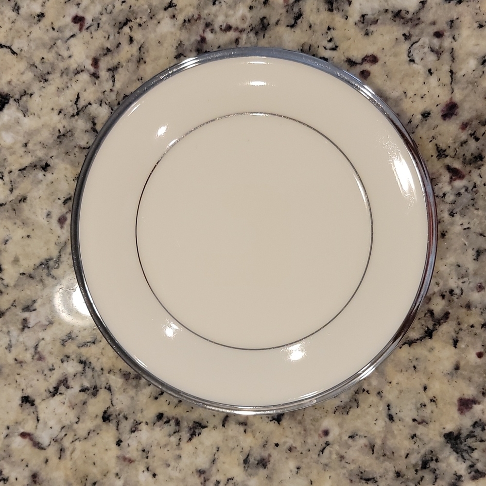 Lenox Solitaire China Teacup Saucer. Platinum trim